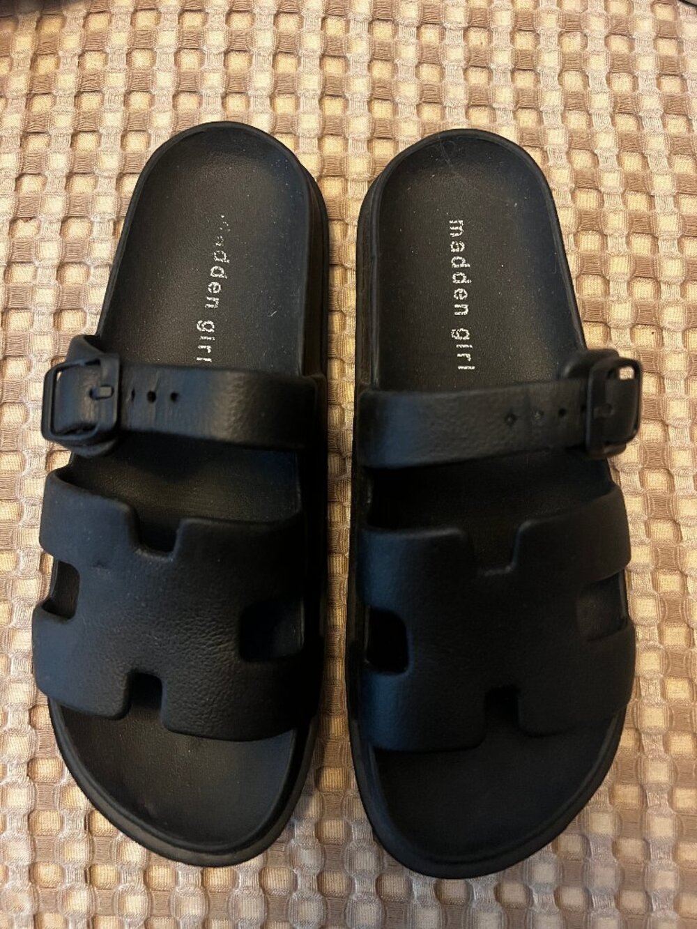 Madden Girl Black Sandals Size 8